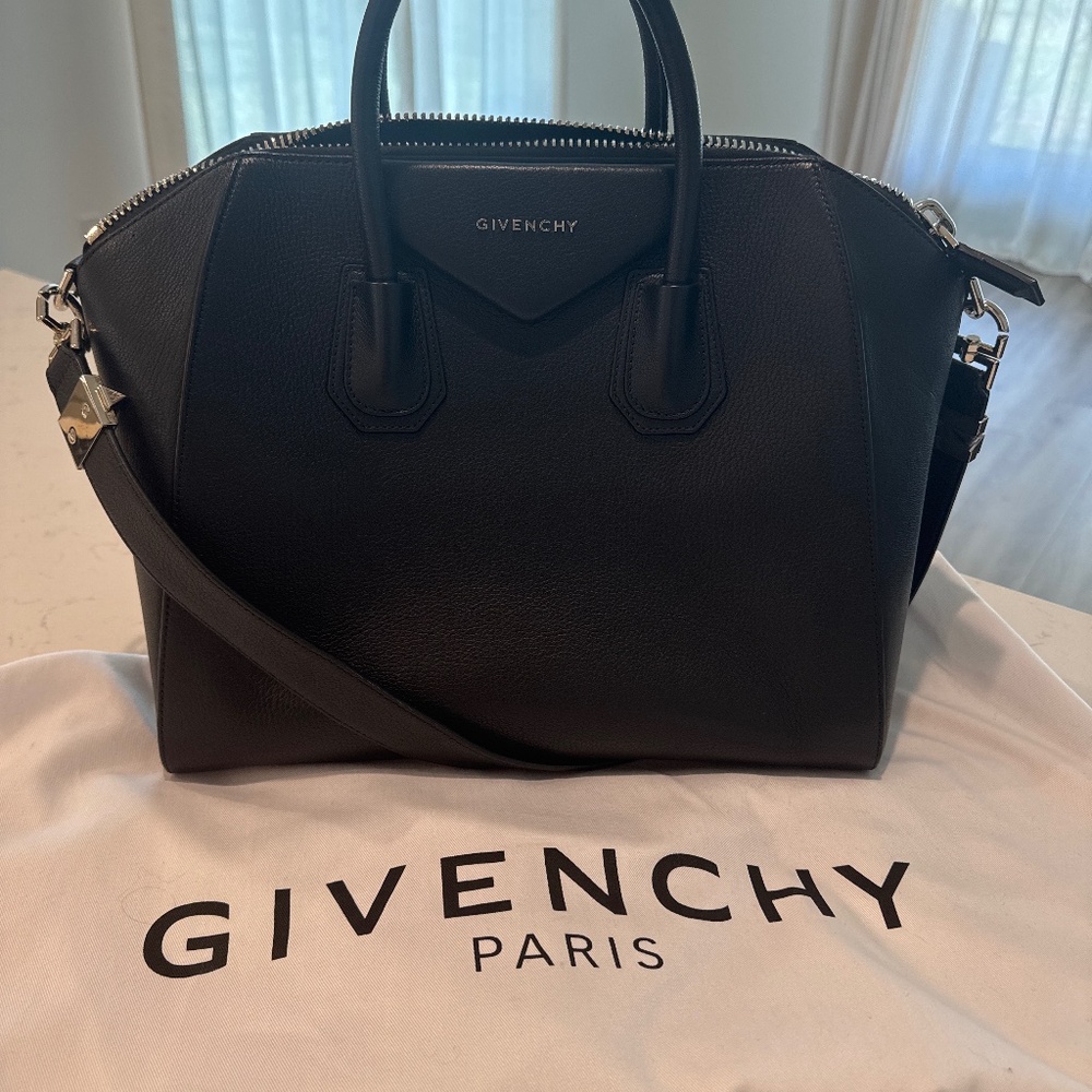 Givenchy Antigona Bag - Black/Medium